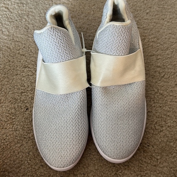 NEW! Women's Donna Karan White Silver Sparkly Cory Slip-On Sneaker - Size 10 📦 - Picture 6 of 12